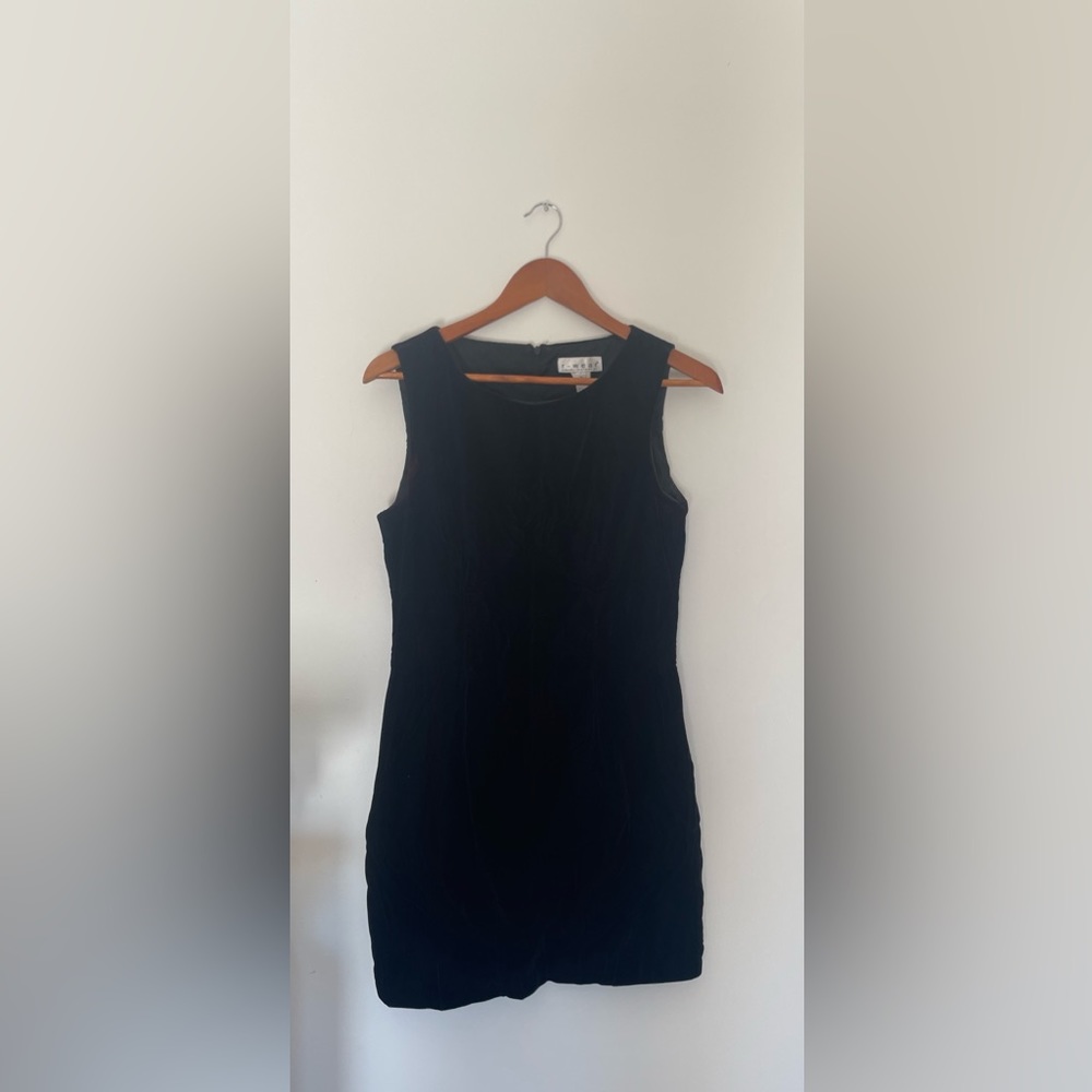R wear dress